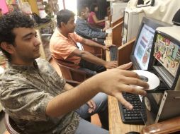 La mayoría de los jaliscienses que radica en el extranjero encuestados dijo tener acceso a internet.  S. NÚÑEZ  /