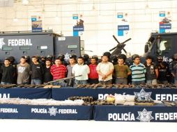 Además de las detenciones, las autoridades confiscaron 70 fusiles, 14 pistolas, tres granadas y más de 21 mil cartuchos. EL UNIVERSAL  /