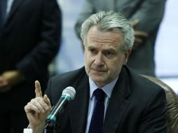 Santiago Creel reitera que el Presidente Calderón no meterá las manos en el proceso interno. EL UNIVERSAL  /