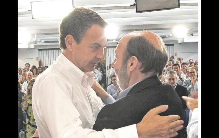 José Luis Rodríguez Zapatero (izquierda) confía en que el actual vicepresidente primero gane las presidenciales el próximo año. EFE  /