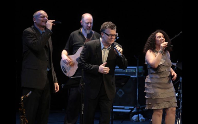 El tema Smack dab in the middle cerró la noche e incitó al público a llevar el ritmo a través de entonados aplausos. S. NÚÑEZ  /