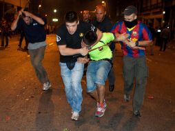 Aficionados enturbiaron las celebraciones por el cuarto título europeo del equipo blaugrana. AP  /
