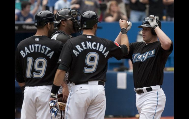 El segunda base Aaron Hill, celebra con sus compañeros. AP  /