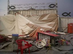 Una zona del circo luego del derrumbe por el viento. Imagen tomada de Twitter @luziamg  /