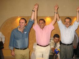 José Ángel Córdova acompañado por el alcalde de León, Ricardo Sheffield y el diputado Javier Usabiaga Arroyo. EL UNIVERSAL  /