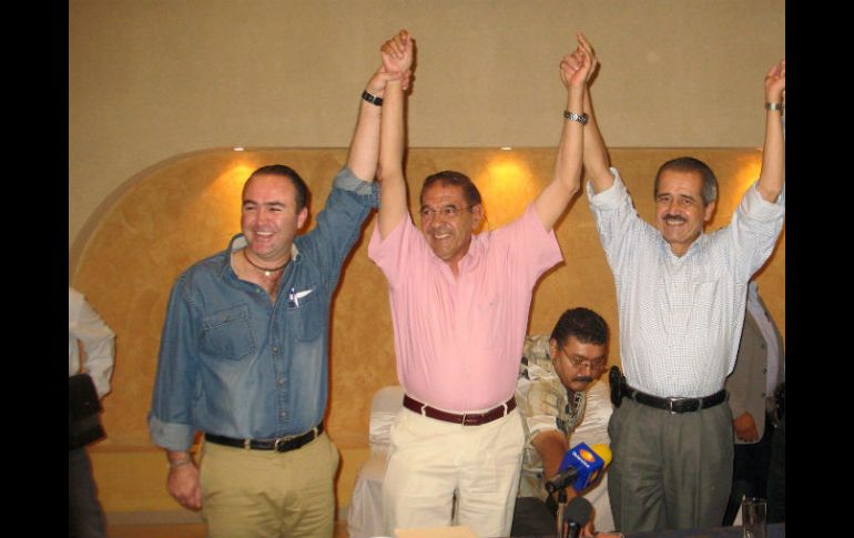 José Ángel Córdova acompañado por el alcalde de León, Ricardo Sheffield y el diputado Javier Usabiaga Arroyo. EL UNIVERSAL  /