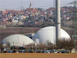 Alemania cerrará un total de 17 centrales atómicas, se convierte en primer país en acatar ''apagón nuclear''. AP  /
