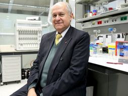 El científico actualmente se encuentra trabajando en una nueva versión de la vacuna. EFE  /