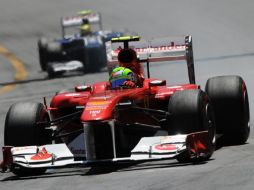 Felipe Massa y Pastor Maldonado durante la carrera en el Circuito de Mónaco, durante el Gran Premio de Montecarlo. AFP  /