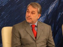 Una de las debilidades de Emilio González rumbo a 2012 es que no tiene el apoyo del Presidente Calderón. ARCHIVO  /