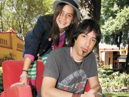 Mariane Güereña, protagonista de Rock Marí, junto al cineasta Chava Cartas. EL UNIVERSAL  /