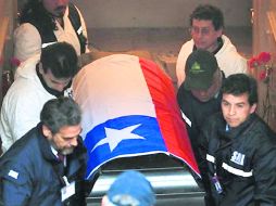 Hace ocho días fueron exhumados los restos del ex presidente chileno. AP  /