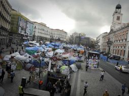 El domingo pasado los inconformes españoles se quedaron en la madrileña Puerta del Sol de manera indefinida. NTX  /