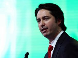 El presidente del Comité Organizador del Mundial Sub-17 de México, Yon de Luisa, durante el sorteo de dicha competencia. MEXSPORT  /