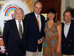 Imagen: consultor Sigfrido Paz Paredes, Martha González, el director del Foro Nacional de Turismo, Fernando Martí y Pedro González. NTX  /