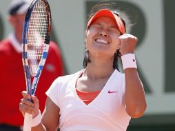 Reacción de la tenista china al conseguir el triunfo en cuartos de final. MEXSPORT  /