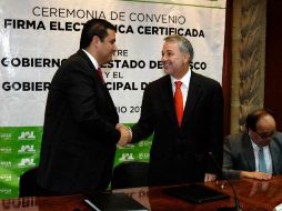 Emilio González y Héctor Vielma signaron un convenio de colaboración para implementar la Firma Electrónica en Zapopan. ESPECIAL  /