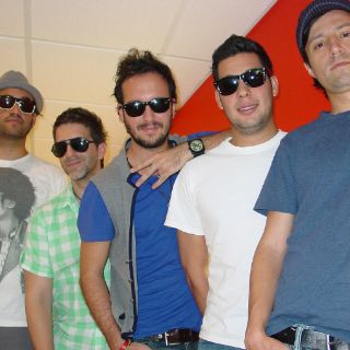 Motel, Los Claxons y Los Daniels cumplen con fans en recital acústico