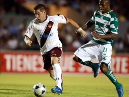 El centrocampista, Mauro Cejas, cuando militaba en Estudiantes, en un partido ante Santos Laguna. MEXSPORT  /