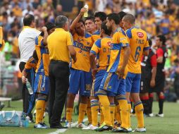 Ricardo Ferreti da indicaciones a sus jugadores durante el Torneo Clausura. MEXSPORT  /