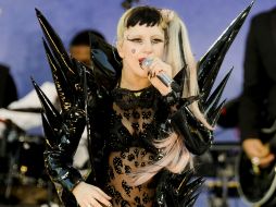 De acuerdo con algunos críticos las altas ventas de Lady Gaga se derivaron de la atrevida acción de sus distribuidores.AP  /