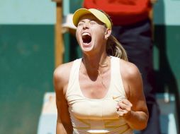 La rusa celebró con euforia su triunfo sobre Andrea Petkovic en cuartos de final. REUTERS  /