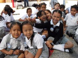 Más de 250 alumnos recibieron ayer la certificación por ser un espacio público apto para la activación física. ESPECIAL  /