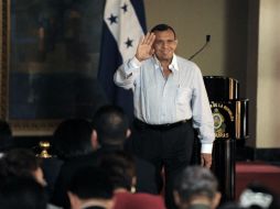 El presidente Porfirio Lobo afirma que nunca olvidará la mediación de Venezuela y Colombia para salir de la crisis. AFP  /