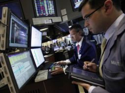 La Bolsa de Nueva York terminó este jueves  sin dirección, entre indicadores poco entusiastas y los intentos de  recuperación. ARCHIVO  /