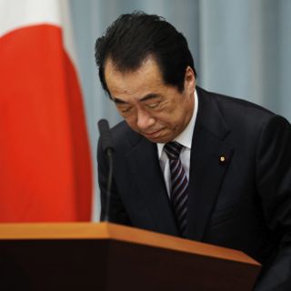 Primer ministro japonés supera moción de censura