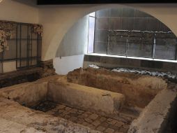 Especialistas trabajan en la unión de 49 mil 800 fragmentos en los que fue hallado el mural. EFE  /