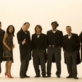 Jarabe de palo aterriza en México