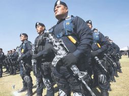 Los policías federales marchan en su día en Iztapalapa. Diputados critican la falta de resultados. EL UNIVERSAL  /