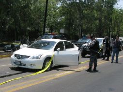 Policías municipales acudieron al lugar del tiroteo y emprendieron un operativo de búsqueda de los agresores. M. PATIÑO  /