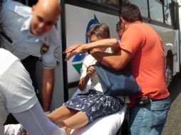 Los pasajeros heridos fueron atendidos por paramédicos de la Cruz Verde Delgadillo Araujo. A. GARCÍA  /