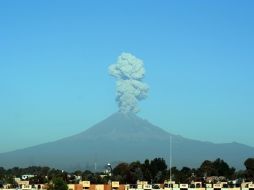 El Popocatépetl registró una fumarola que alcanzó los tres kilómetros de altura, aproximadamente. ARCHIVO  /