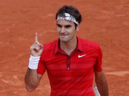 El suizo Roger Federer derrotó a Novak Djokovic y se clasificó para la final de Roland Garros contra el español Rafael Nadal. AP  /