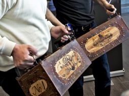 Un comprador anónimo de Singapur pagó ayer 54 mil euros (918 mil pesos aproximadamente) por las dos botellas. AFP  /