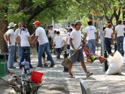 Alrededor de 80 familias conformaron la brigada de limpieza, la cual ya ha atraído la atención de autoridades municipales. A. CAMACHO  /