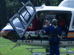 Después del llegar al helipuerto del Centro Médico, fue trasladada vía terrestre al Hospital Civil Viejo. ESPECIAL  /
