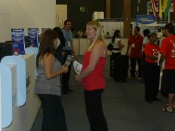 Desde una maleta hasta su boleto de avión, son algunos de los productos y servicios que la expo ofrece.E.FLORES  /