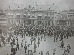 Revueltas en la Plaza del Caballito y frente al Palacio que ocupaban Nacho de la Torre y Mier. DUQUEDETLAQUEPAQUE  /