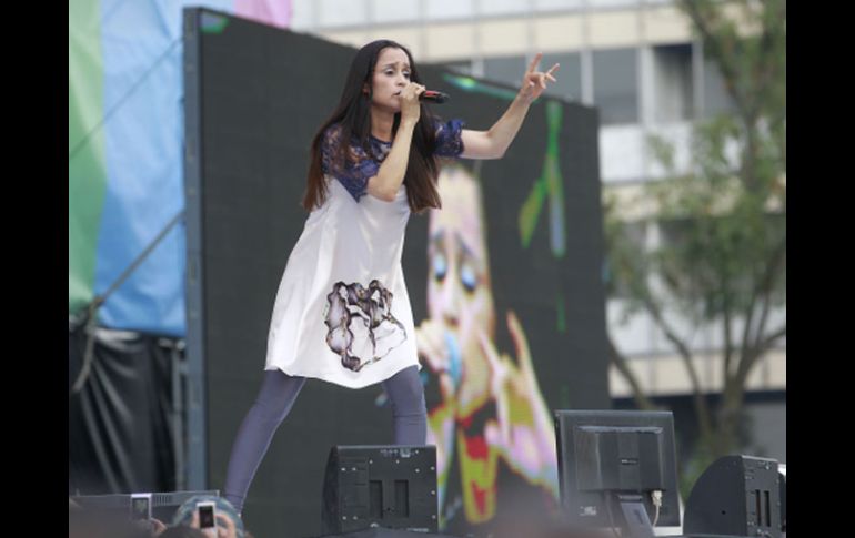 Julieta Venegas recibió piropos por parte del público. S. NÚÑEZ  /