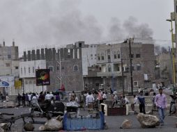 El presidente de Yemen, Ali Abdalá Saleh, se encuentra herido tras el bombardeo al palacio presidencial del país árabe. AP.  /