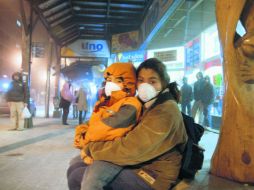 Al menos tres mil 500 personas fueron evacuadas por la ceniza volcánica. REUTERS  /