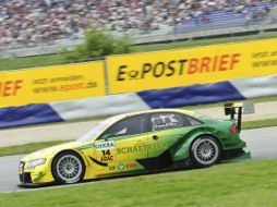 El Piloto alemán Martin Tomczyk, del equipo Audi Sport Team Phoenix, conduce su coche durante el DTM. EFE  /