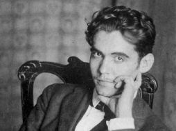 Los admiradores del poeta recorrieron lugares que el escritor frecuentó en la ciudad. ESPECIAL  /