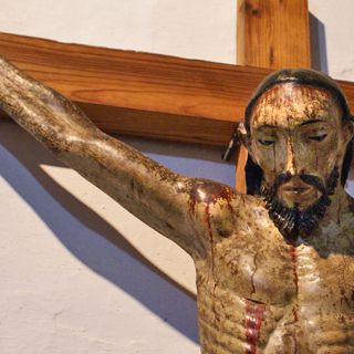 Encuentran códice novohispano dentro de un cristo de caña