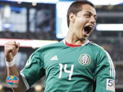 ''Chicharito'' festeja su primera anotación del partido de anoche ante los salvadoreños. AP  /