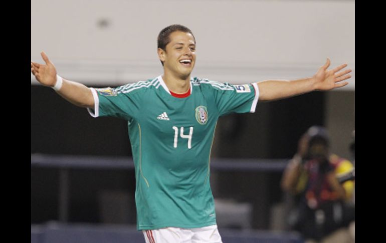 'Chicharito' Hernández anotó tres goles en el debut de México en Copa Oro. AP  /